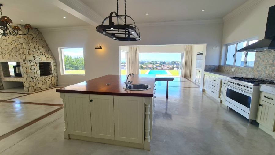 7 Bedroom Property for Sale in Whale Rock Western Cape
